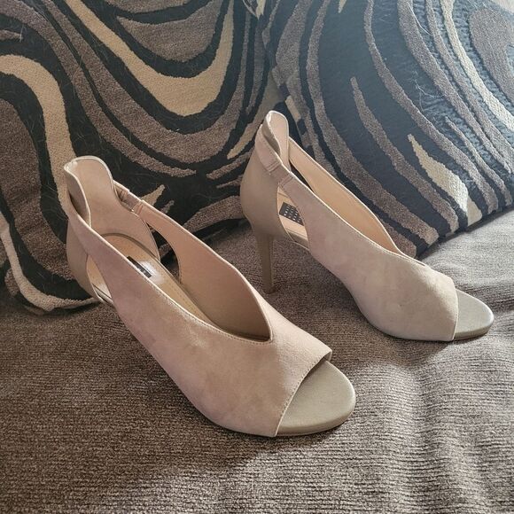 White House black market suede feel beige open toe heels size 7M - Picture 3 of 8